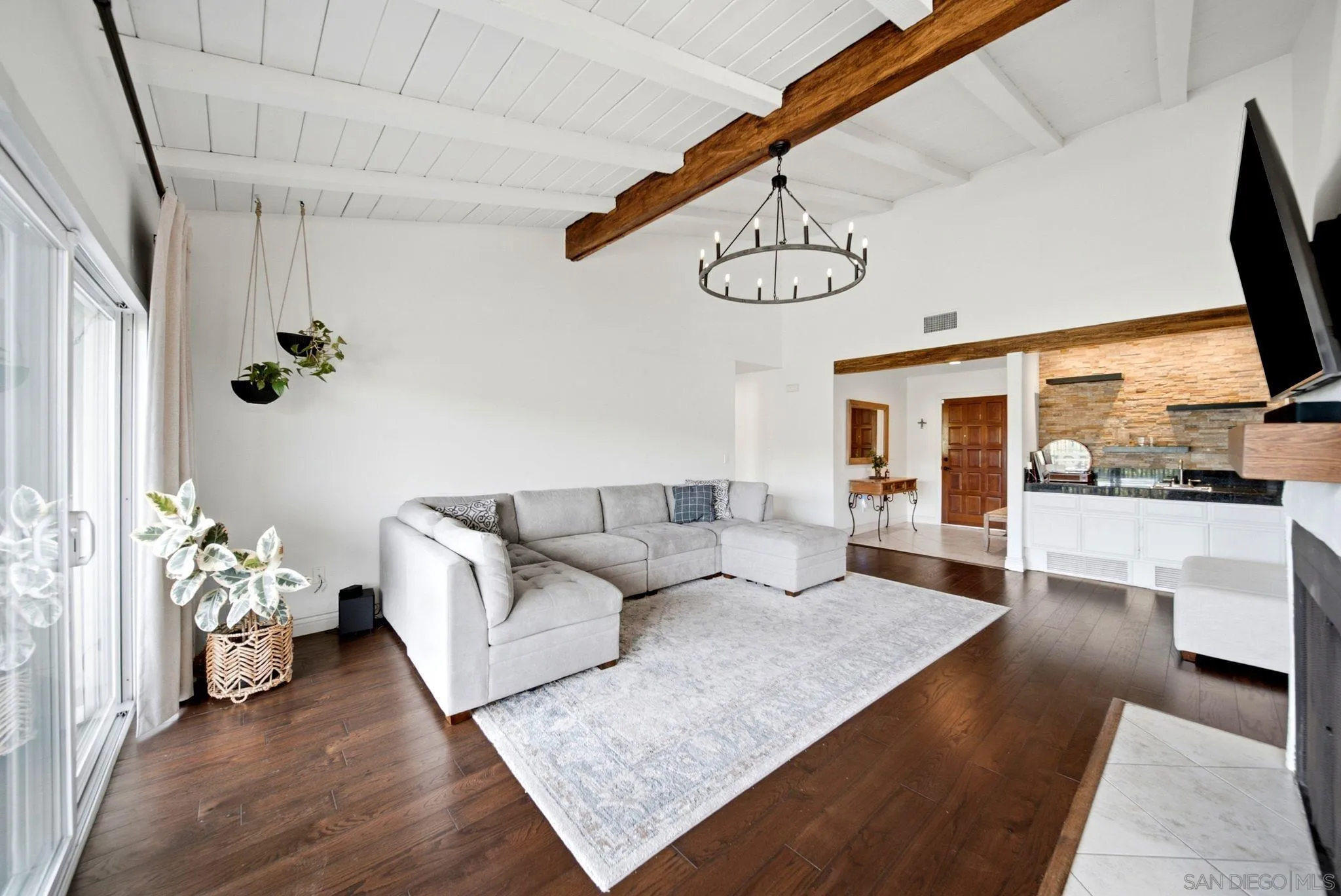1126 San Jacinto