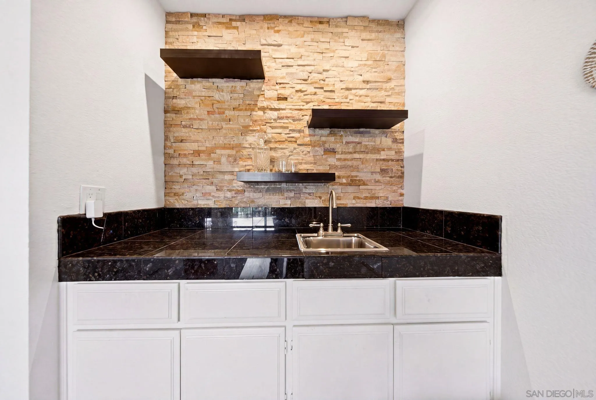 1126 San Jacinto