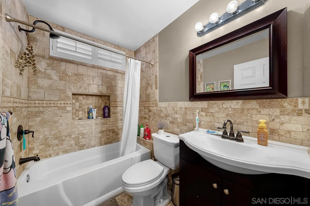 1545 Gregory St.