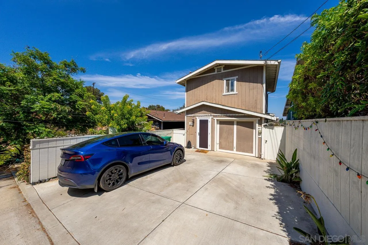 1545 Gregory St.