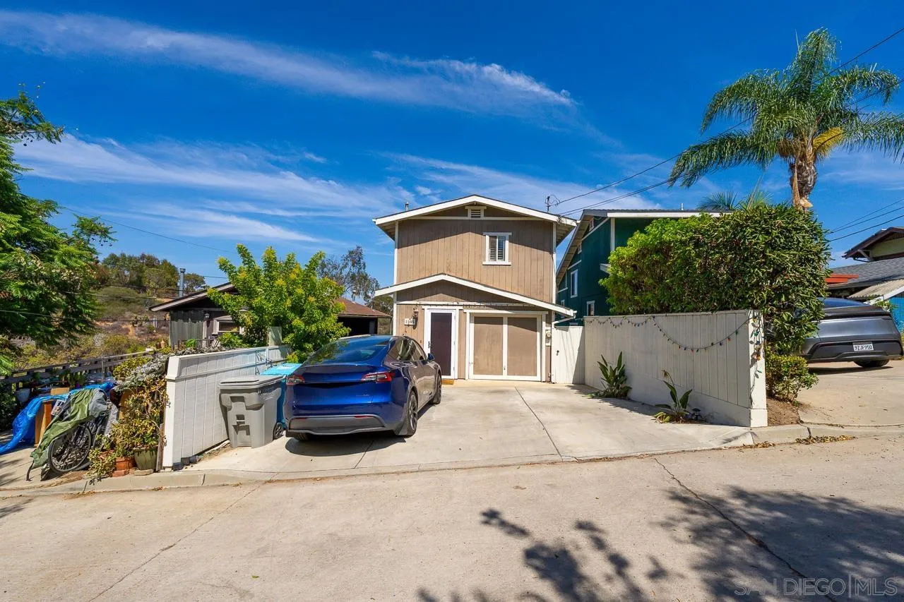 1545 Gregory St.