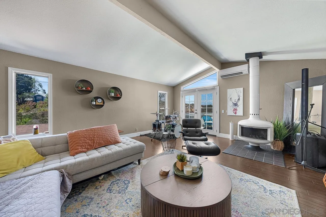 1545 Gregory St.