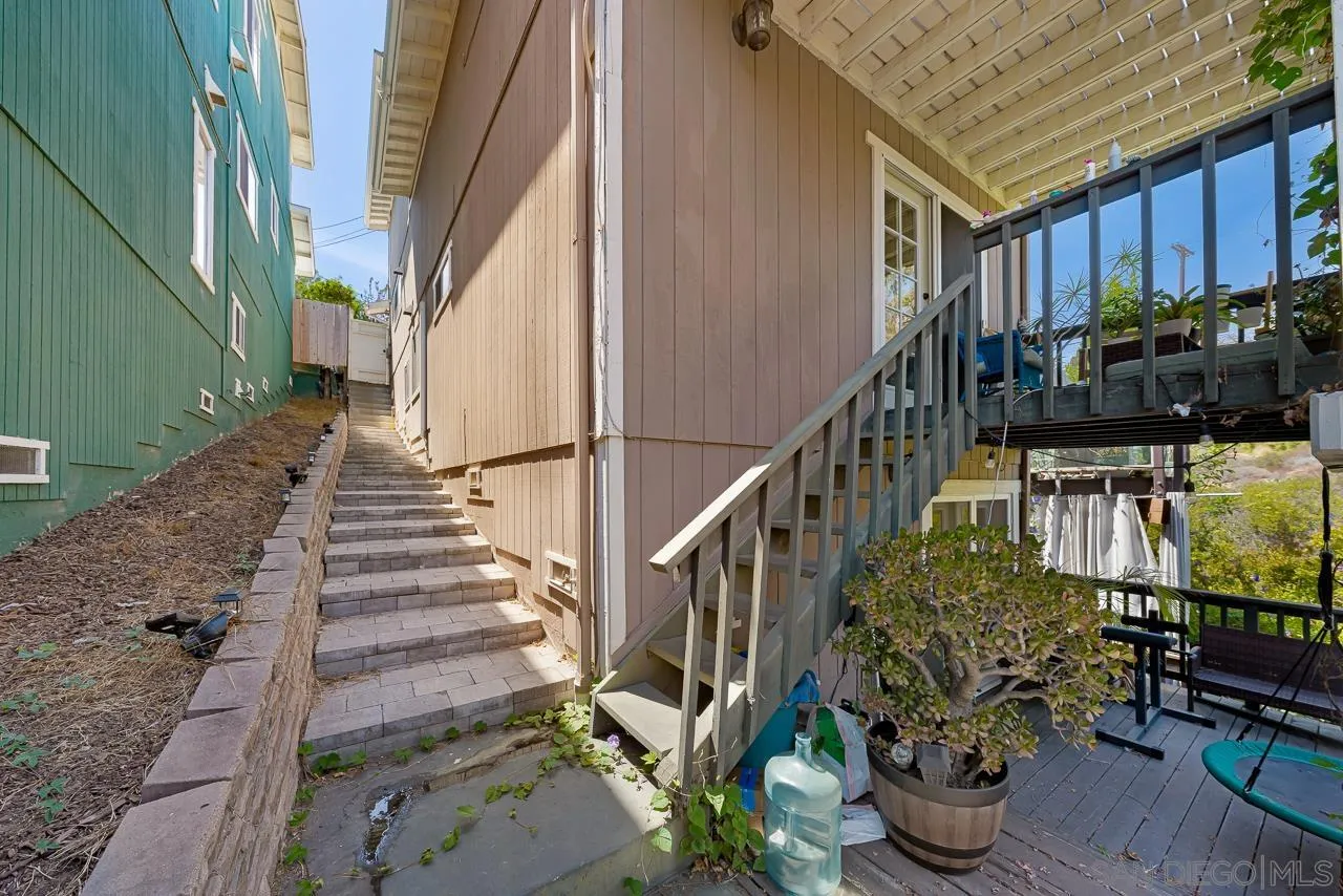 1545 Gregory St.
