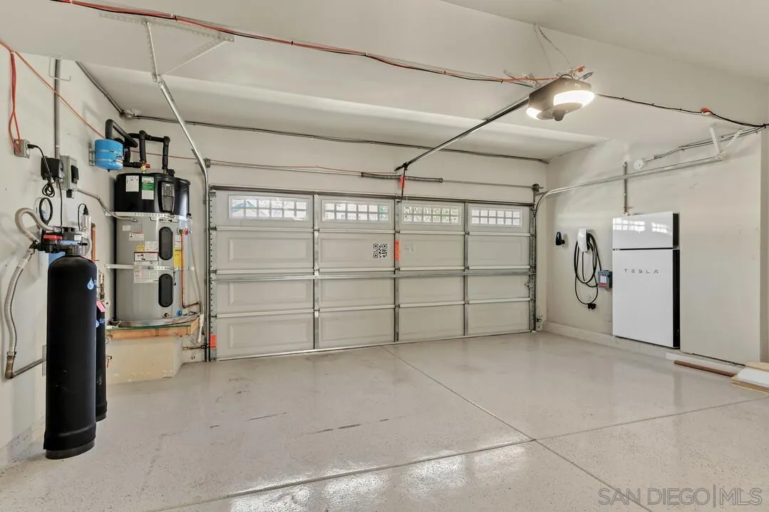 2950 W Canyon Ave