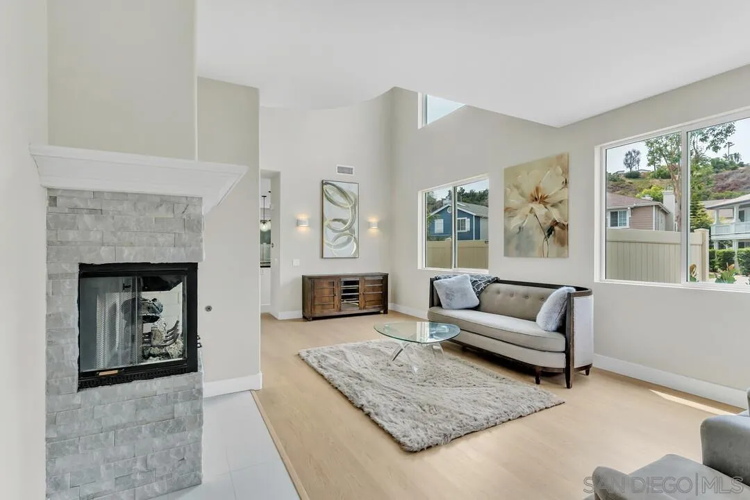 2950 W Canyon Ave