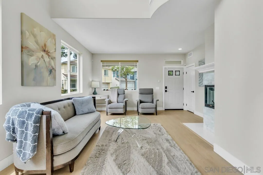 2950 W Canyon Ave