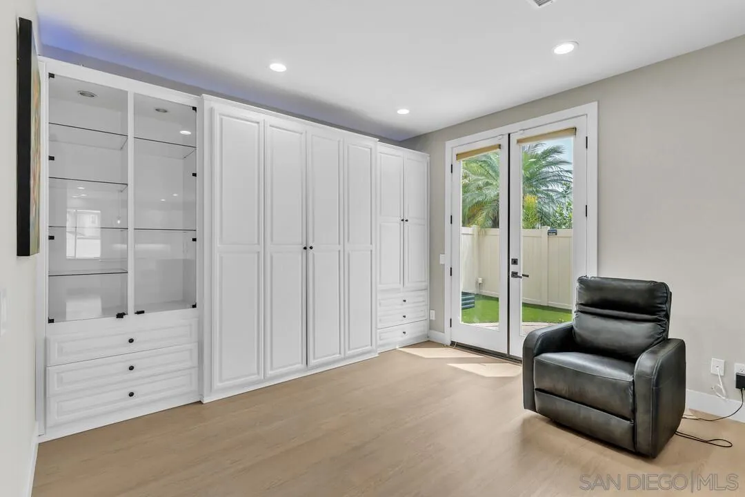 2950 W Canyon Ave