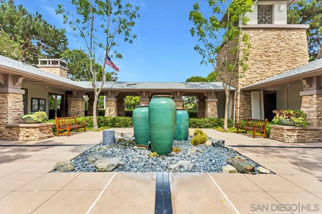2950 W Canyon Ave