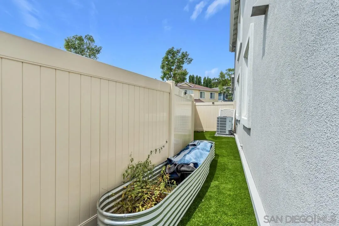 2950 W Canyon Ave