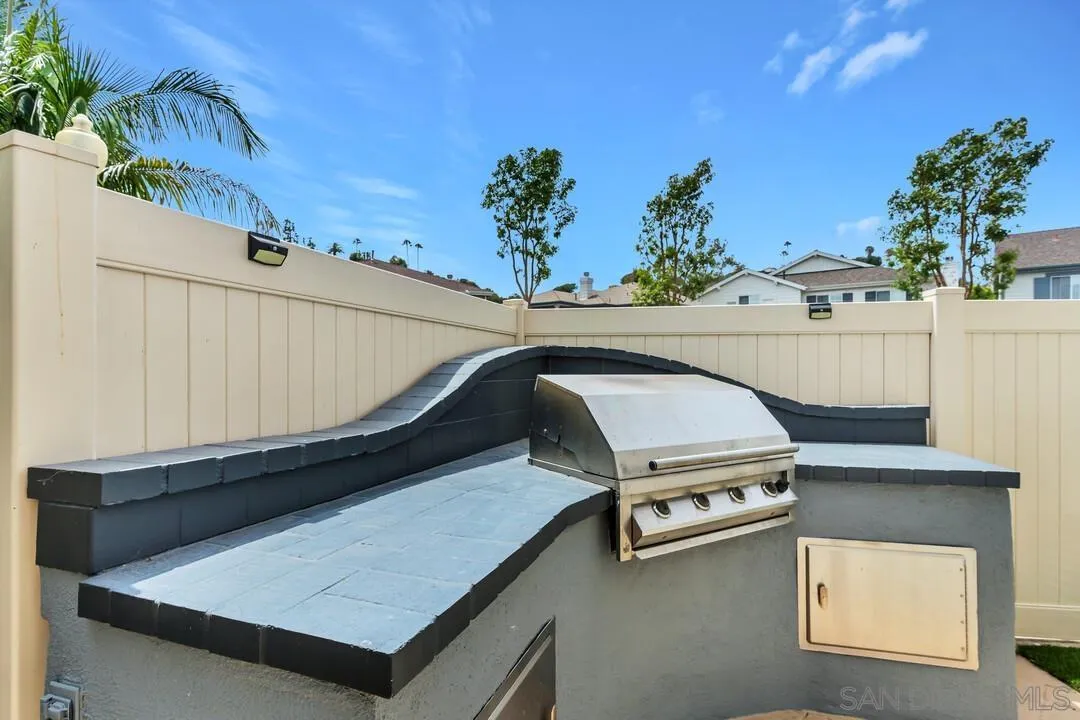 2950 W Canyon Ave