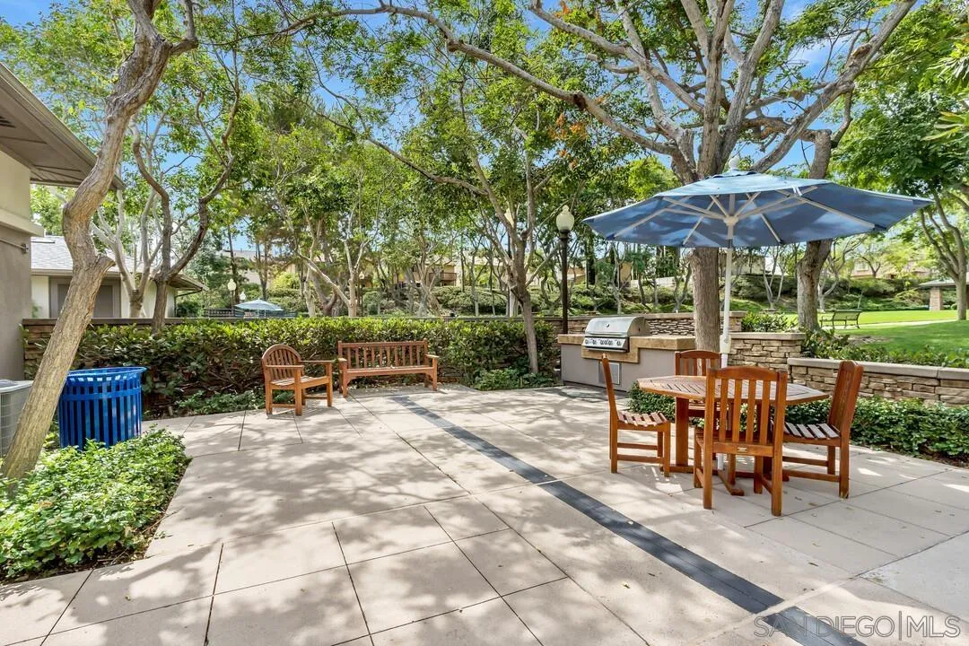 2950 W Canyon Ave