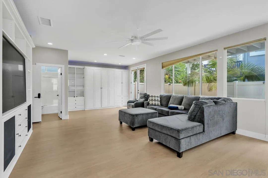 2950 W Canyon Ave