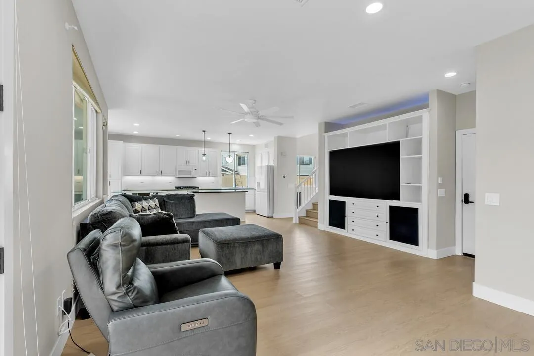 2950 W Canyon Ave
