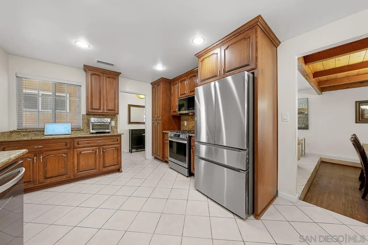 922 Denise Ln