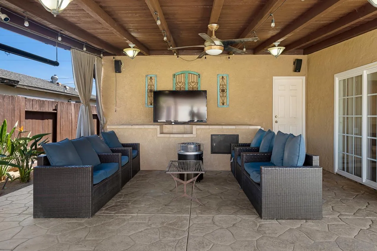 922 Denise Ln
