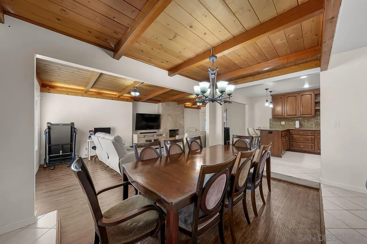 922 Denise Ln