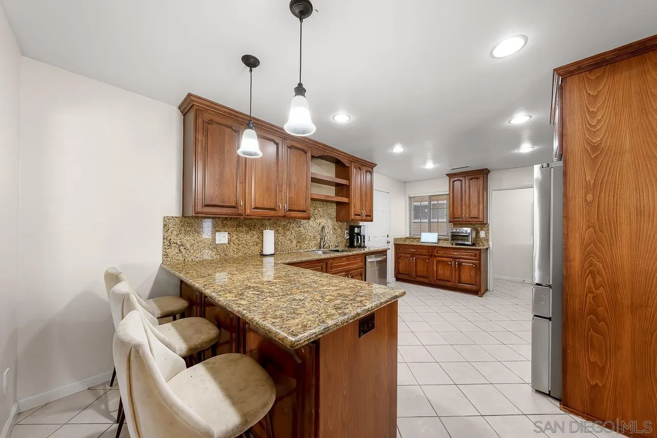 922 Denise Ln