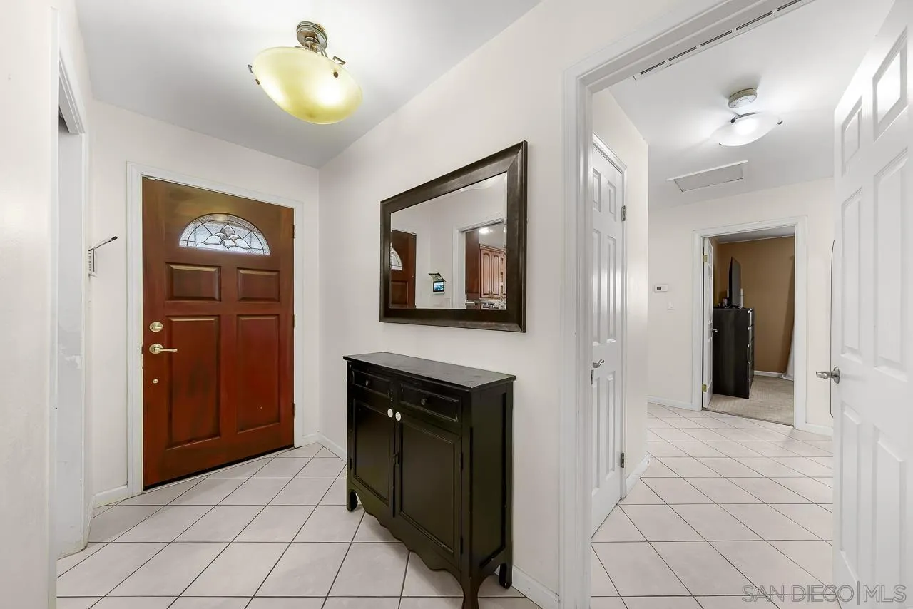 922 Denise Ln