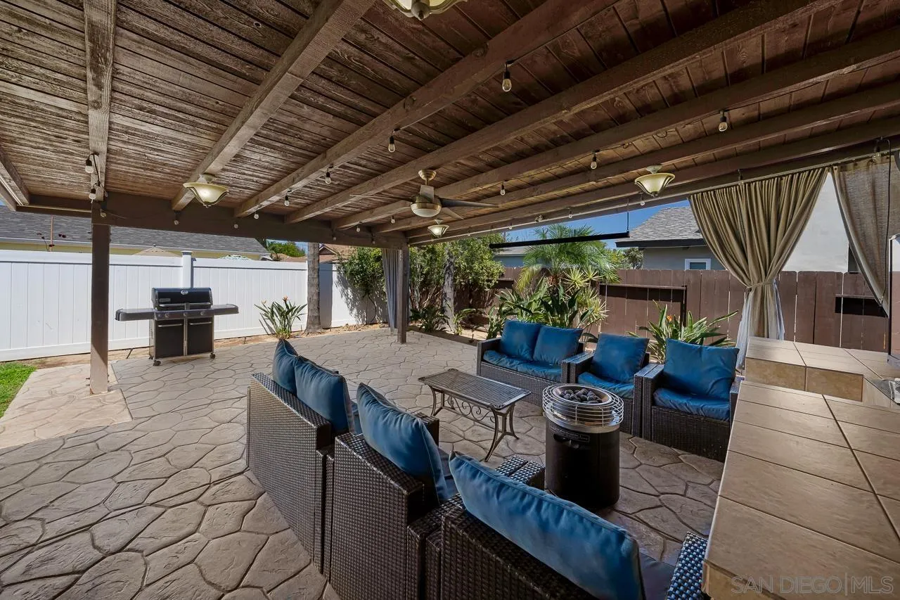 922 Denise Ln