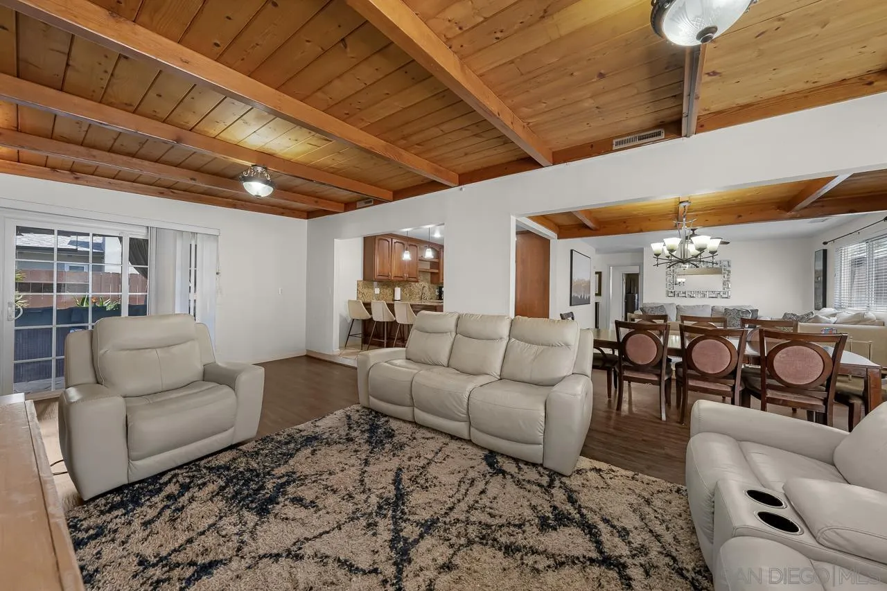 922 Denise Ln