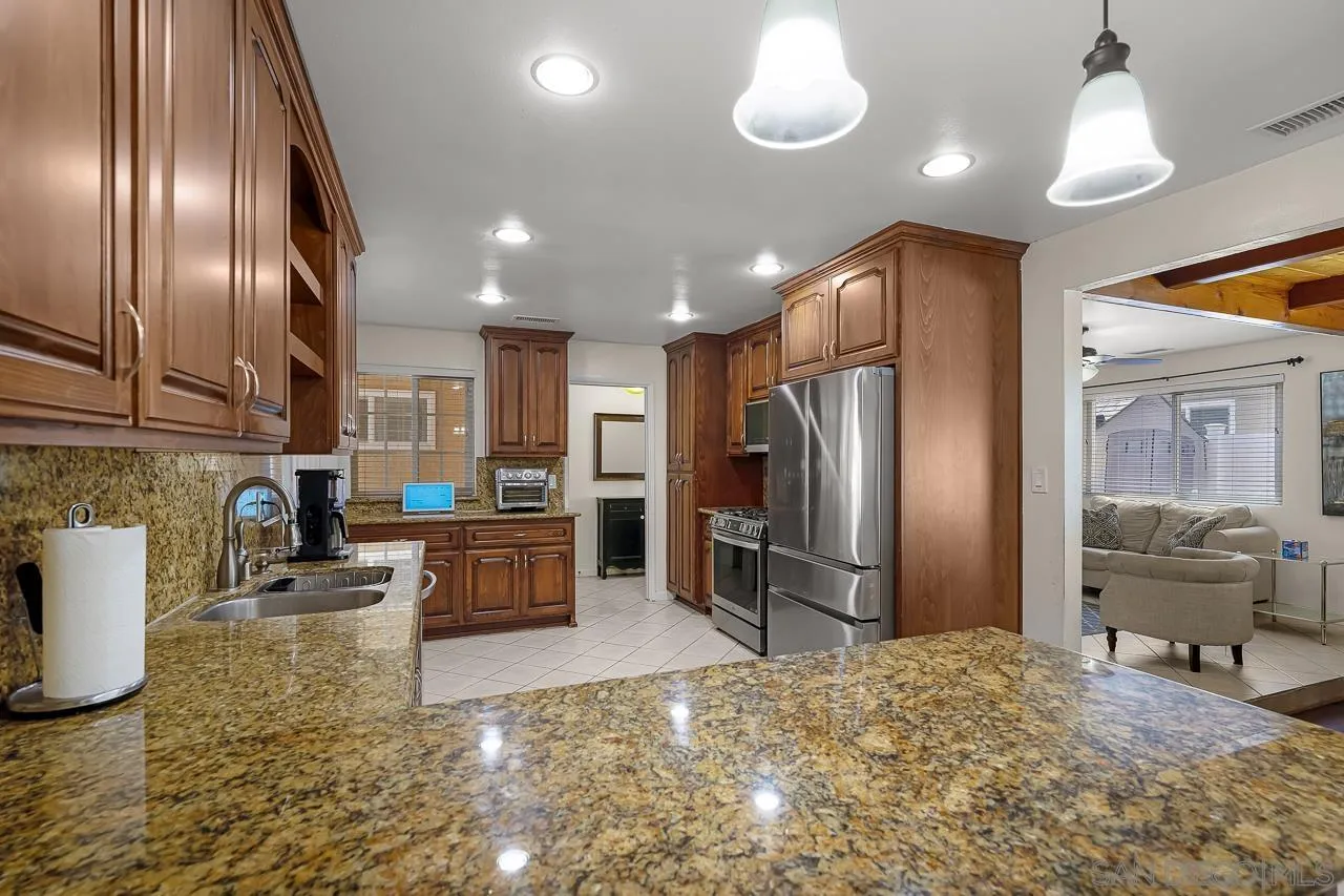 922 Denise Ln