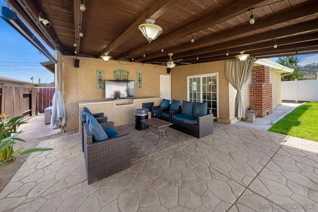 922 Denise Ln