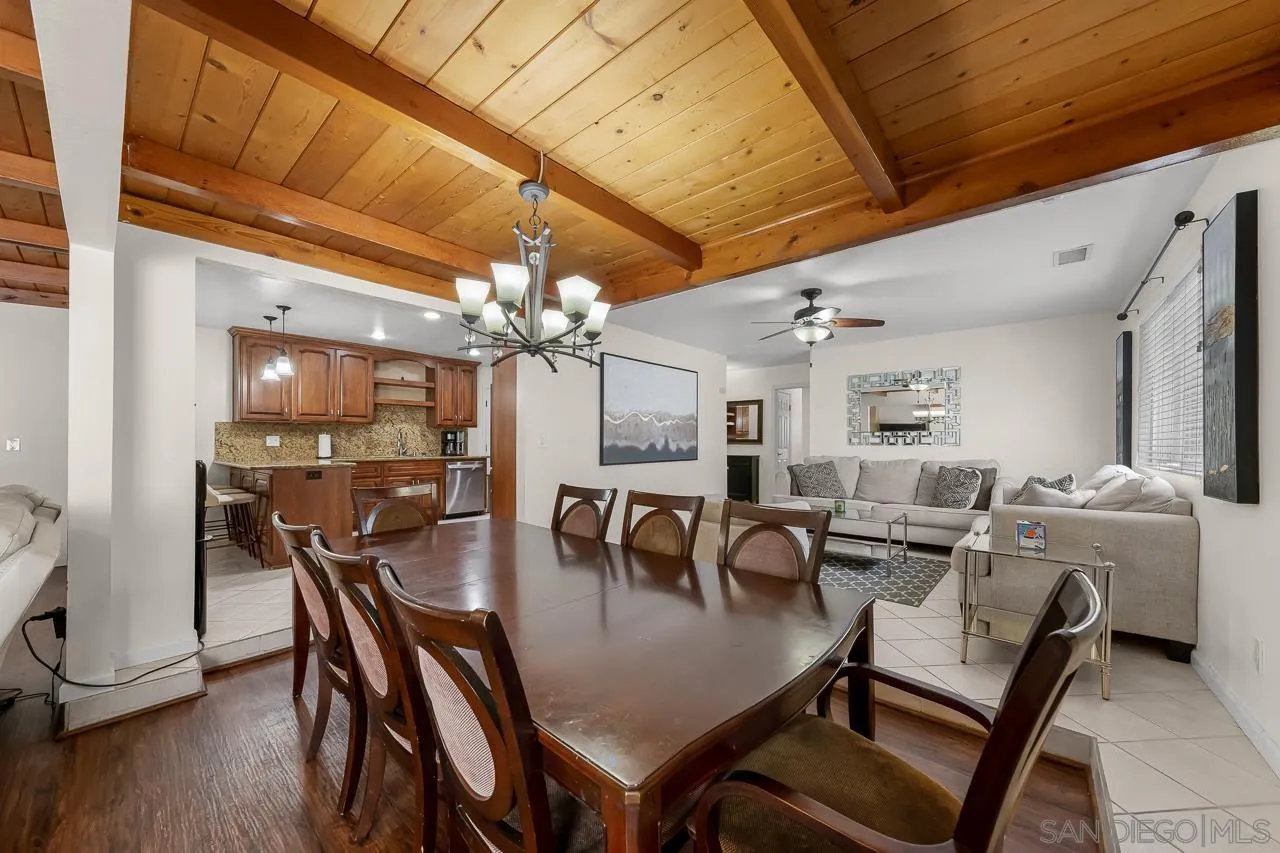 922 Denise Ln