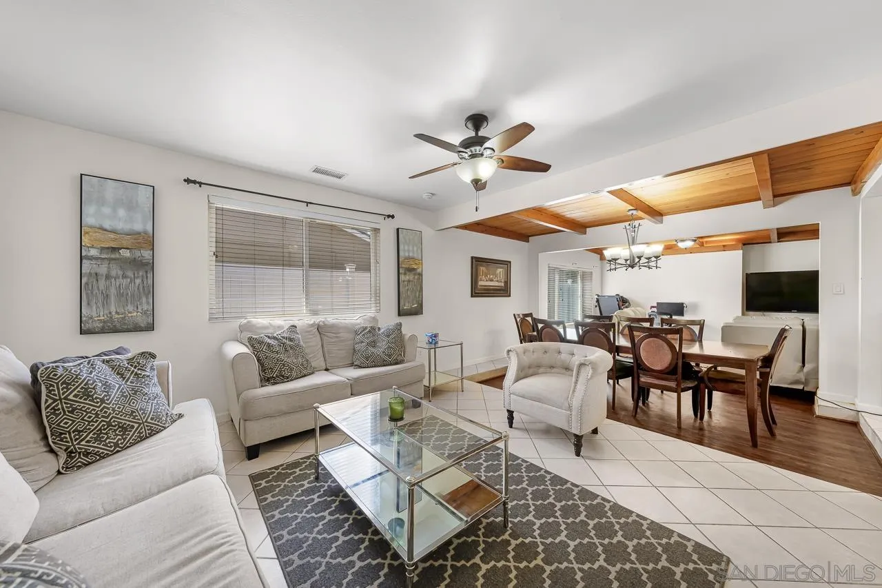 922 Denise Ln