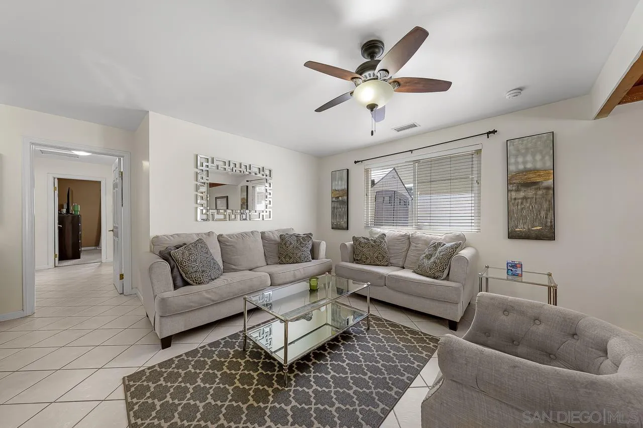 922 Denise Ln