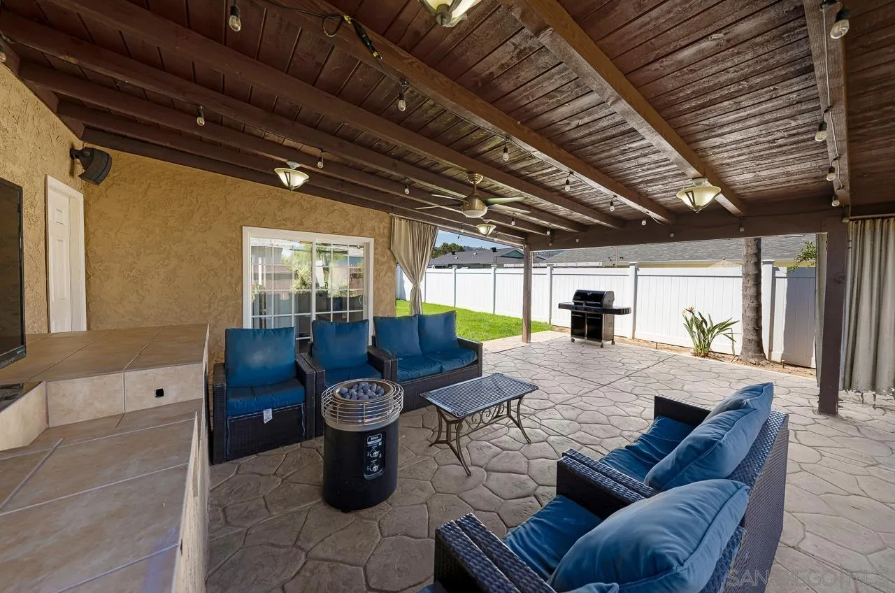 922 Denise Ln