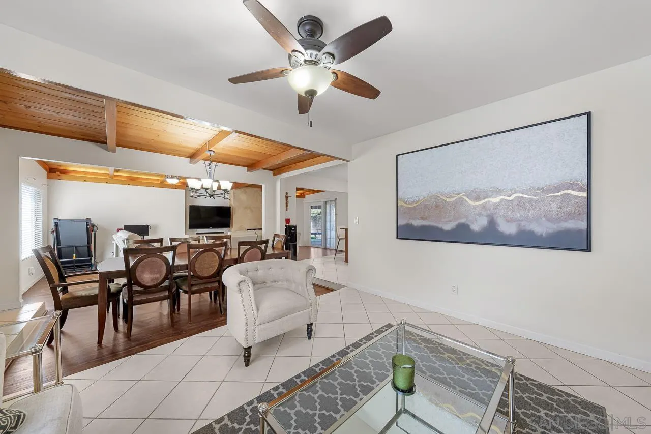 922 Denise Ln