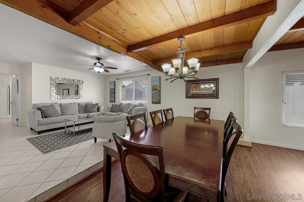 922 Denise Ln