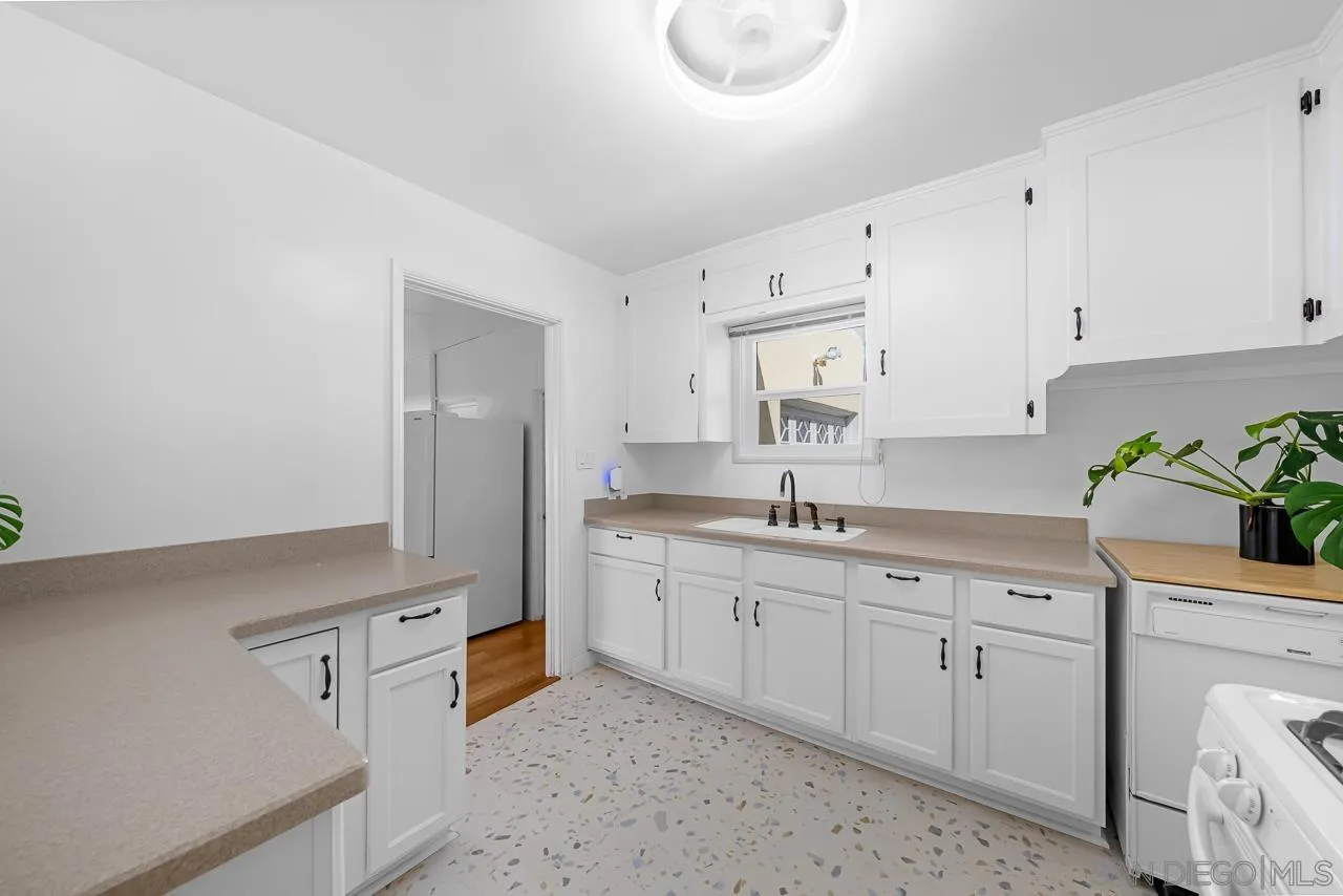 1005 E 2nd St.