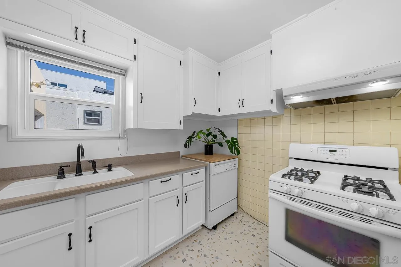 1005 E 2nd St.