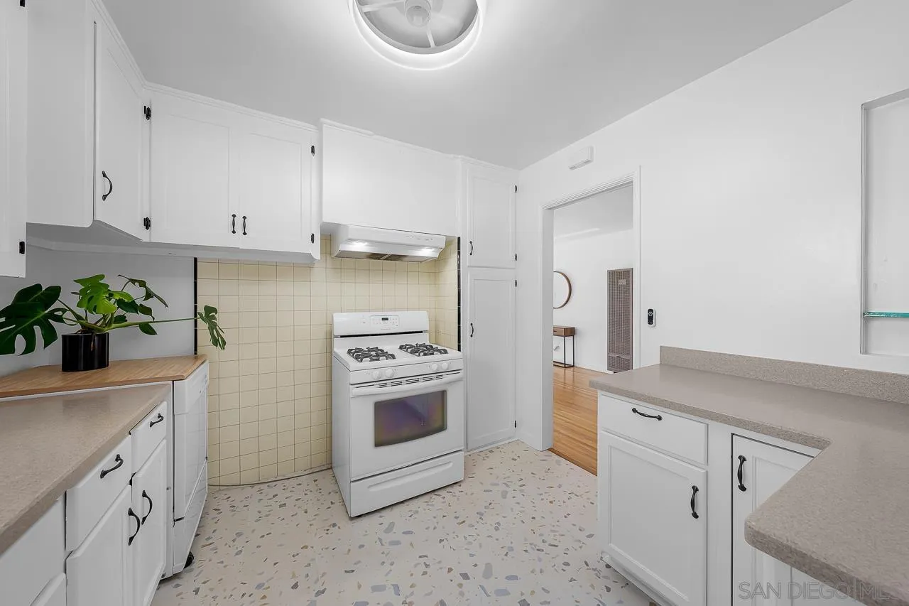 1005 E 2nd St.