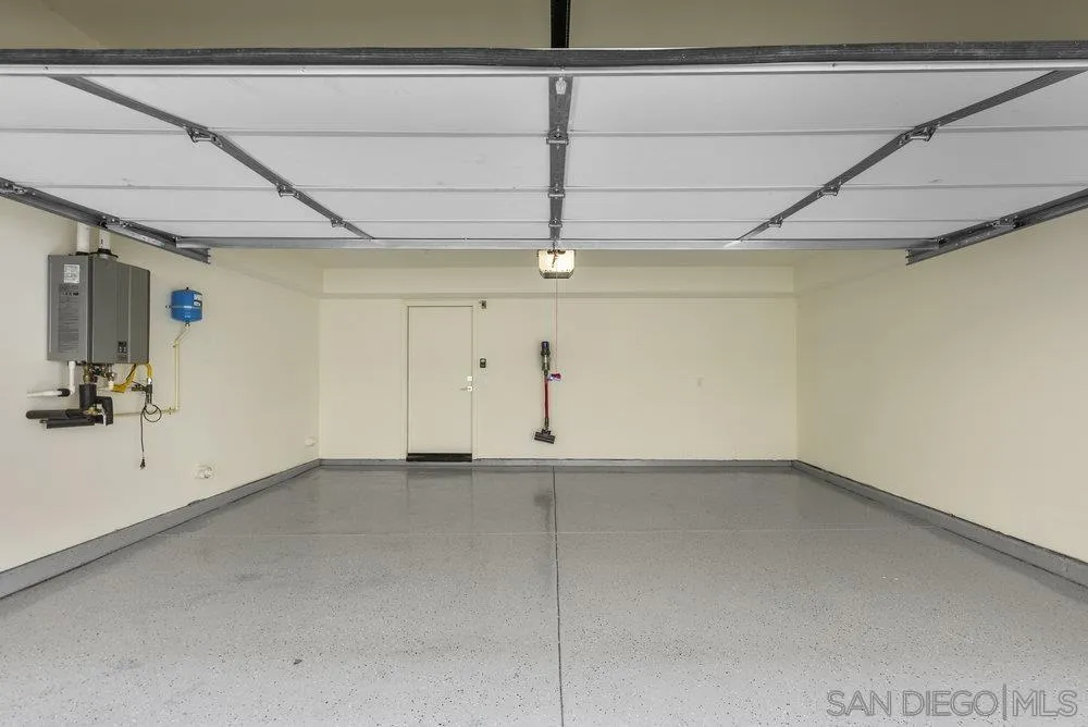 8190 Golden Ave