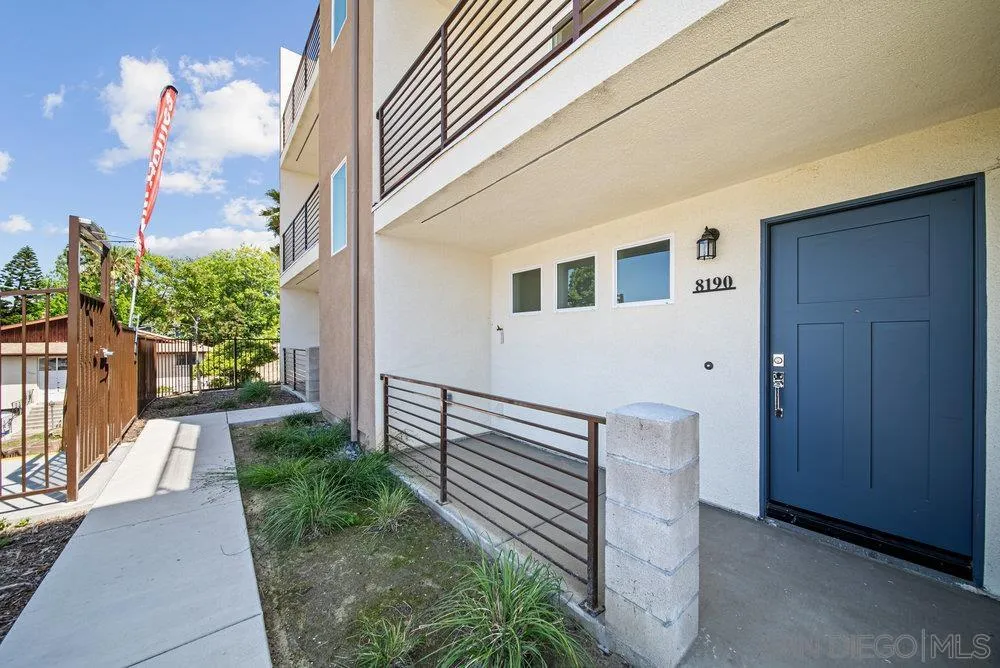 8190 Golden Ave