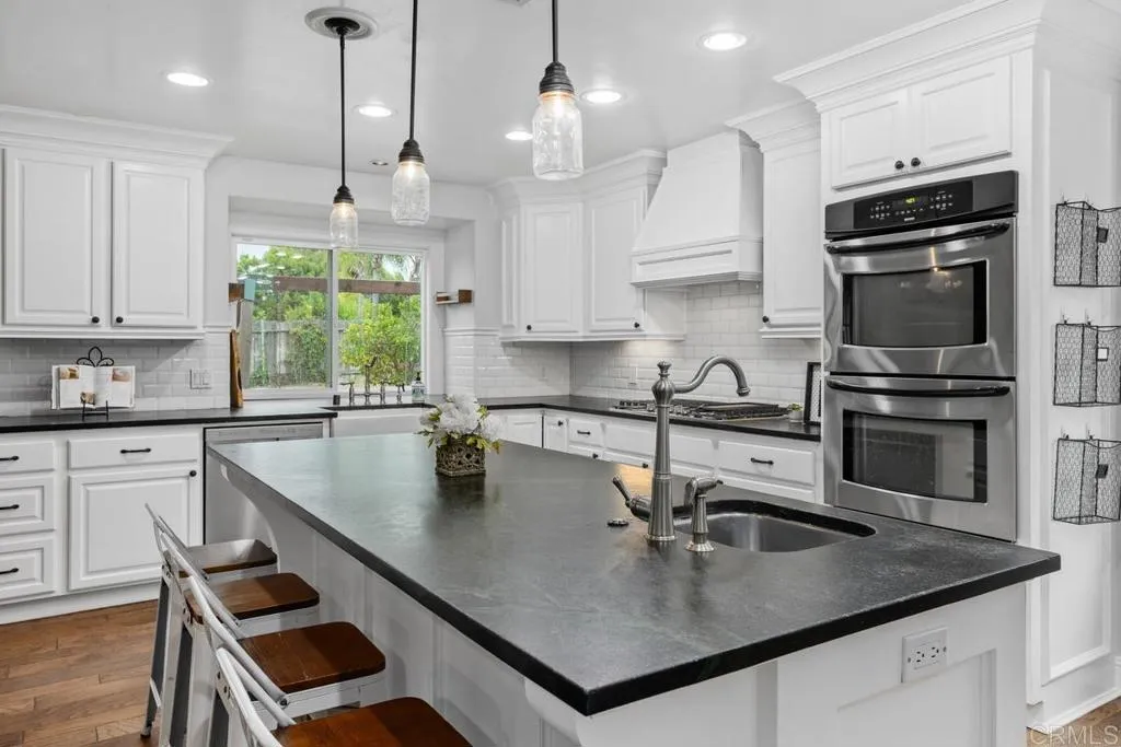 856 Oro Grande Street