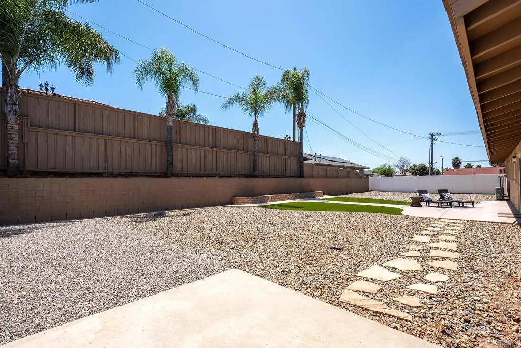 10704 El Nopal