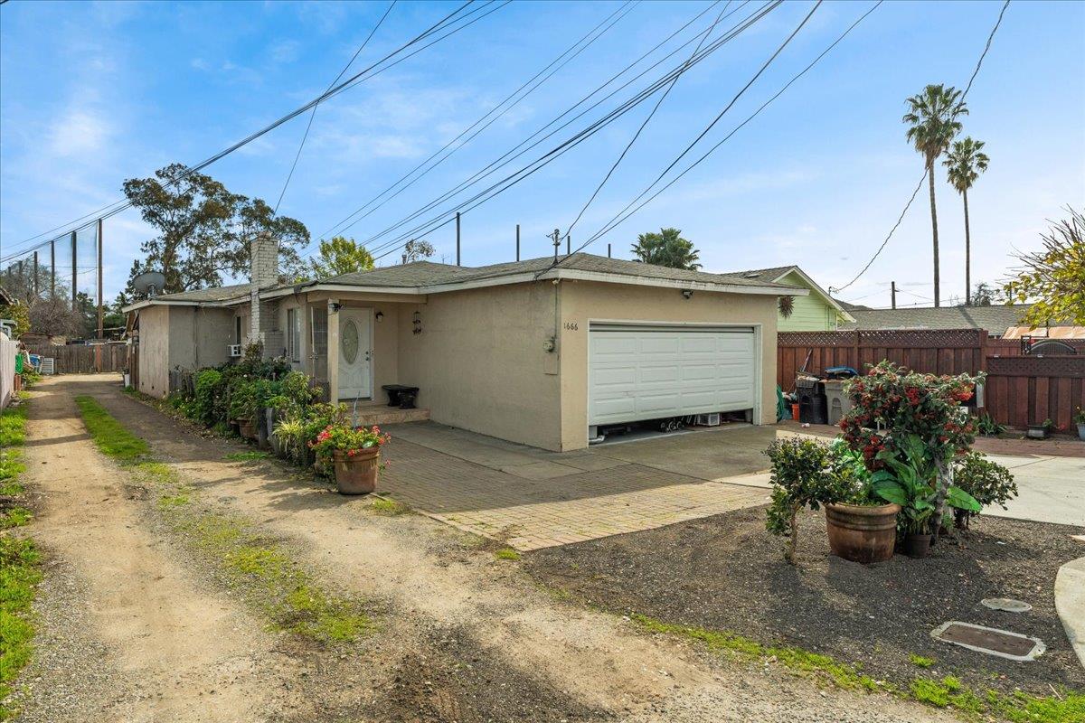 1666 E San Antonio ST