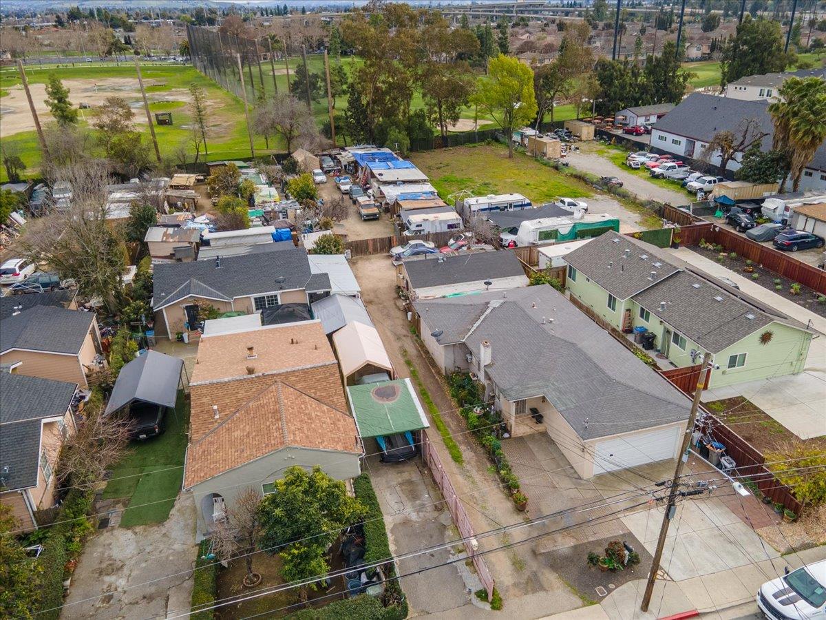 1666 E San Antonio ST