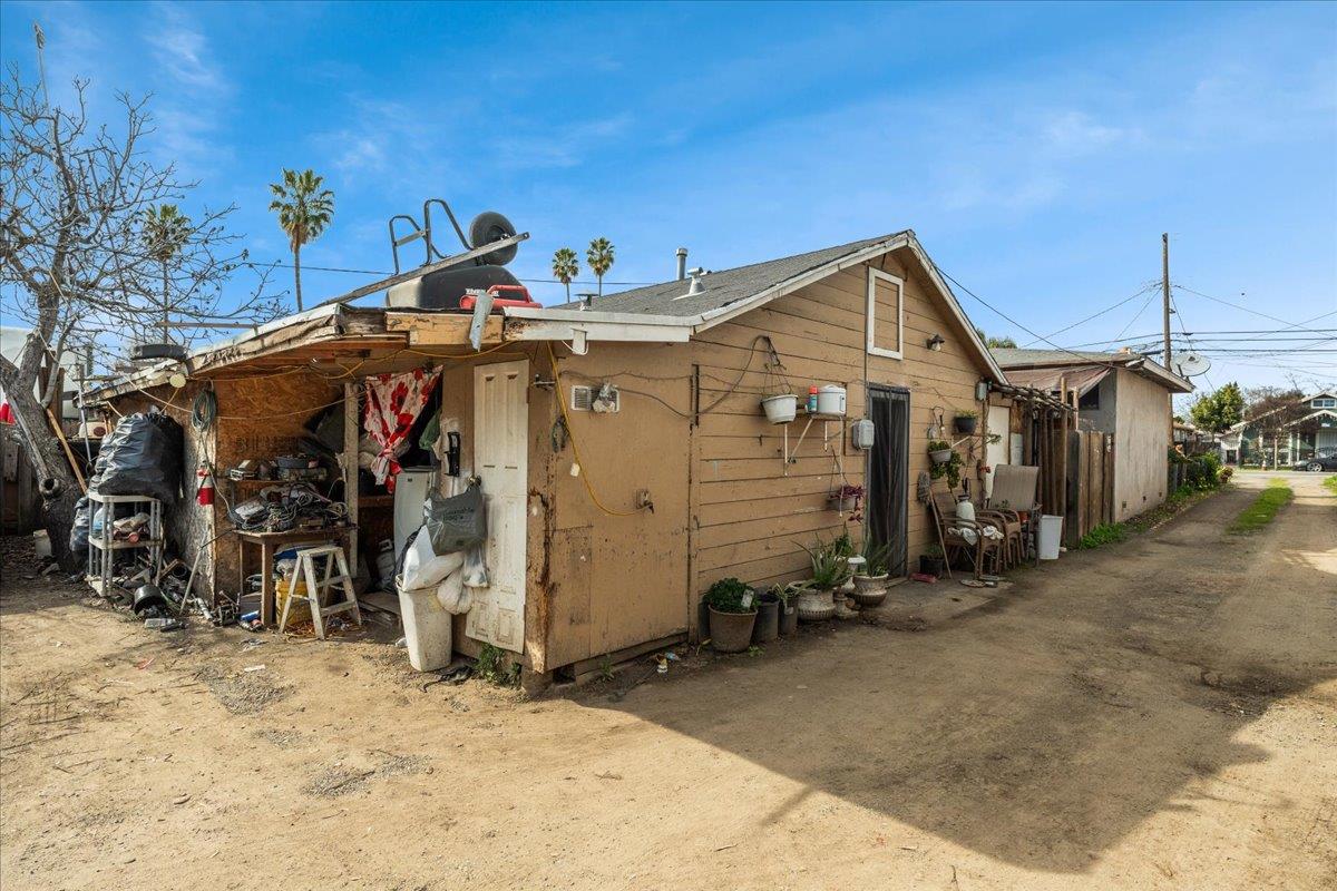 1666 E San Antonio ST