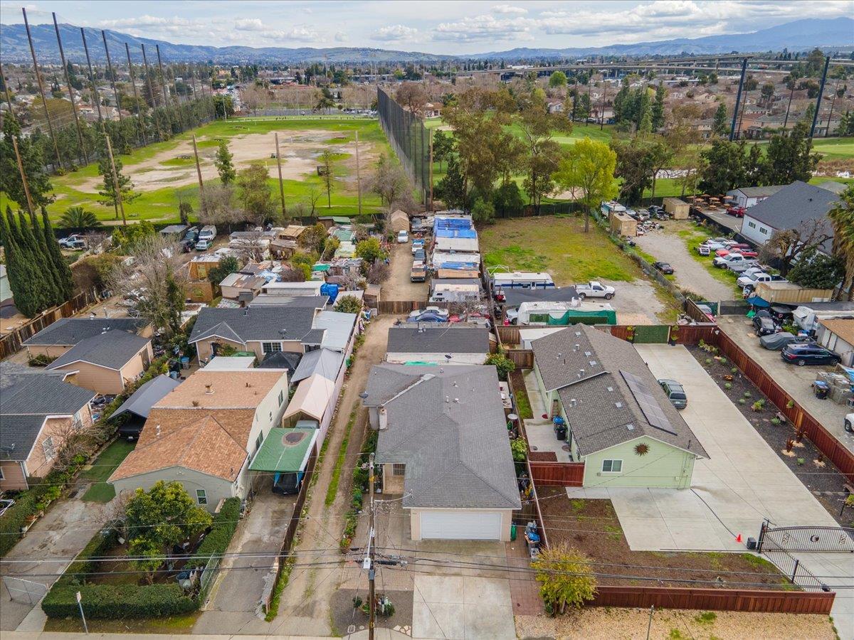 1666 E San Antonio ST