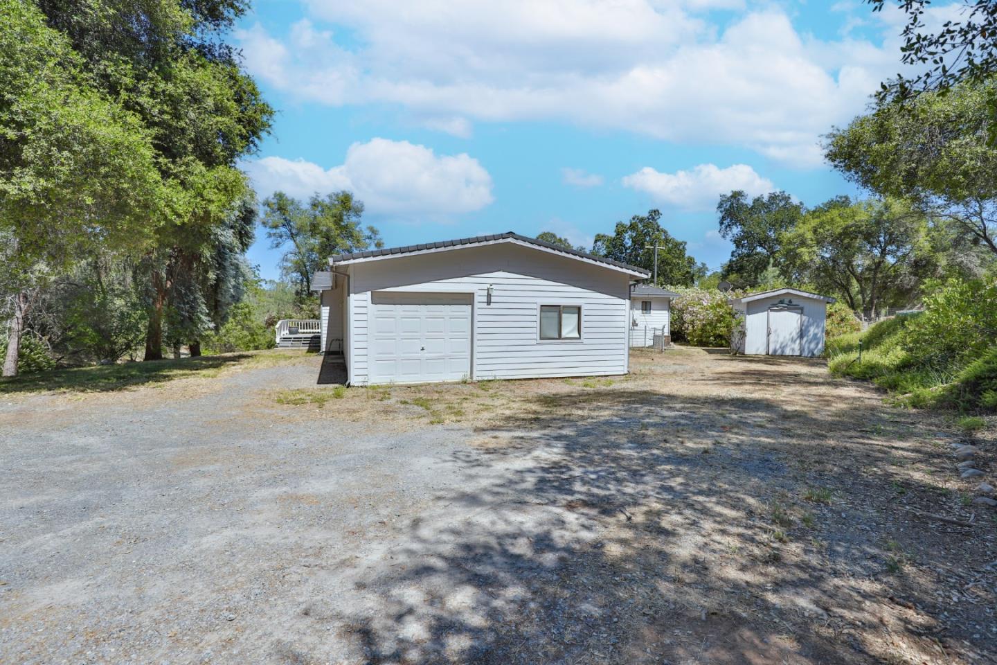 4785 Meadowview Acres CT