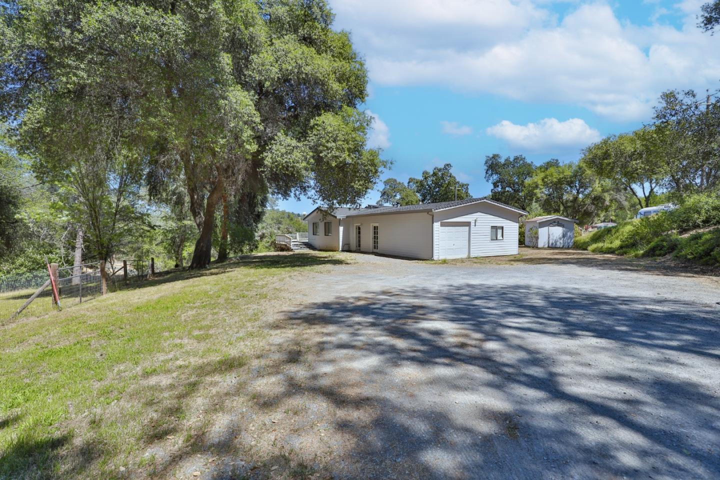 4785 Meadowview Acres CT