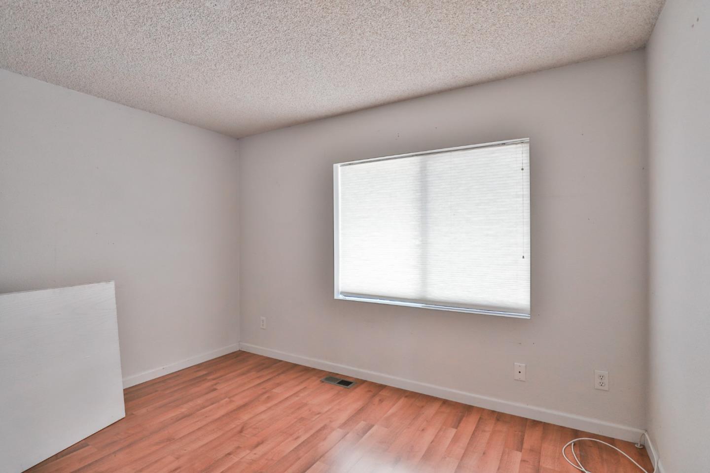 4785 Meadowview Acres CT