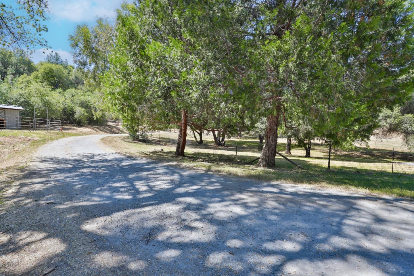 4785 Meadowview Acres CT