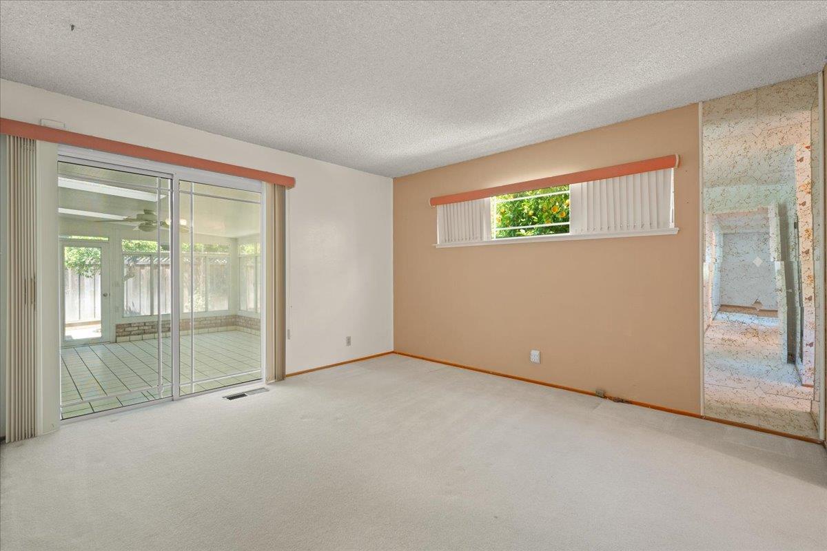 1060 Rickenbacker ST