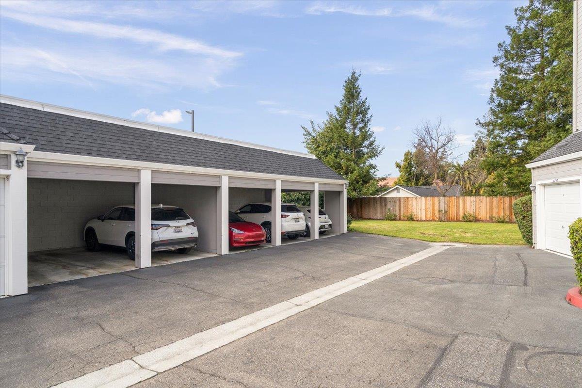 4816 Lakebird PL