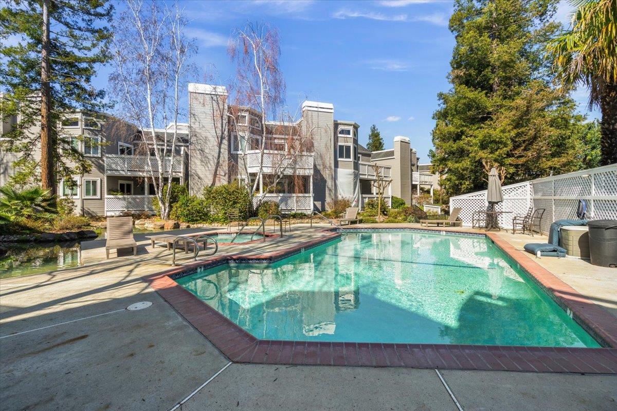 4816 Lakebird PL